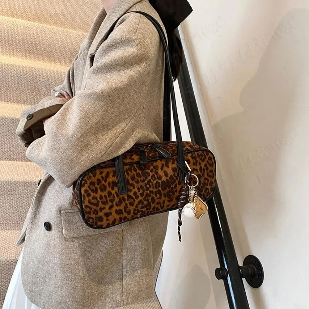 Shoulder Bag for Women Trendy Tote Bag PU Leather with Pocket Underarm Bag Zipper Hobo Bag Handbag for Work Travel Shopping