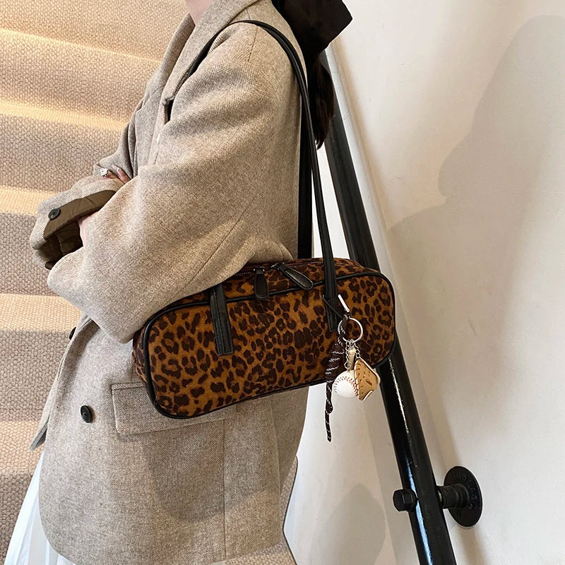 Shoulder Bag for Women Trendy Tote Bag PU Leather with Pocket Underarm Bag Zipper Hobo Bag Handbag for Work Travel Shopping