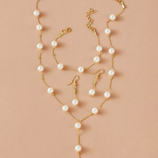 A Fashionable, Sweet, Elegant Pearl, Simple and Refined Necklace, Earrings and Bracelet Set
