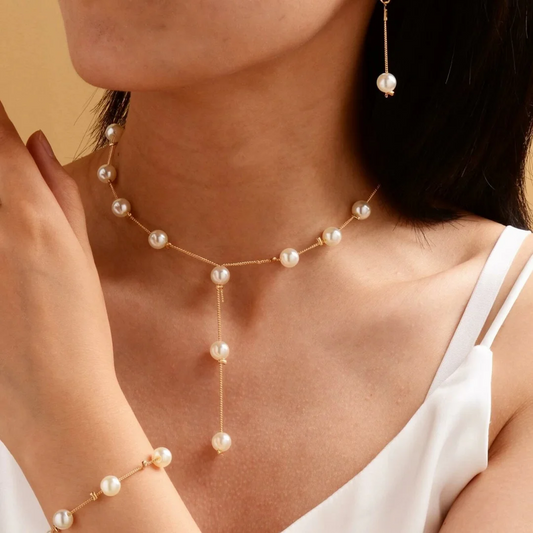 A Fashionable, Sweet, Elegant Pearl, Simple and Refined Necklace, Earrings and Bracelet Set